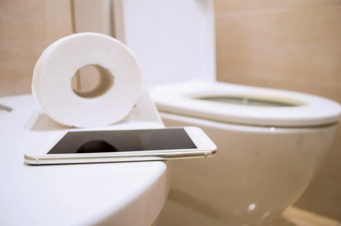 Leave your devices behind when you head to the bathroom, doctors say, warning too much time spent on the toilet can cause possible health problems. (Photo by Manuel faba/iStockphoto/Getty Images via CNN Newsource)