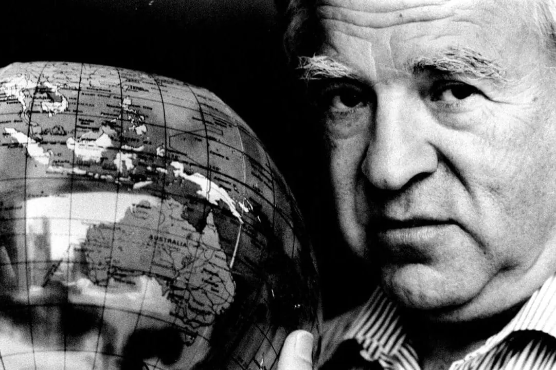 Arthur Frommer, pictured on a trip to Australia in 1991, has died at the age of 95. (Photo by Kylie Anee Pickett/Fairfax Media/Getty Images via CNN Newsource)