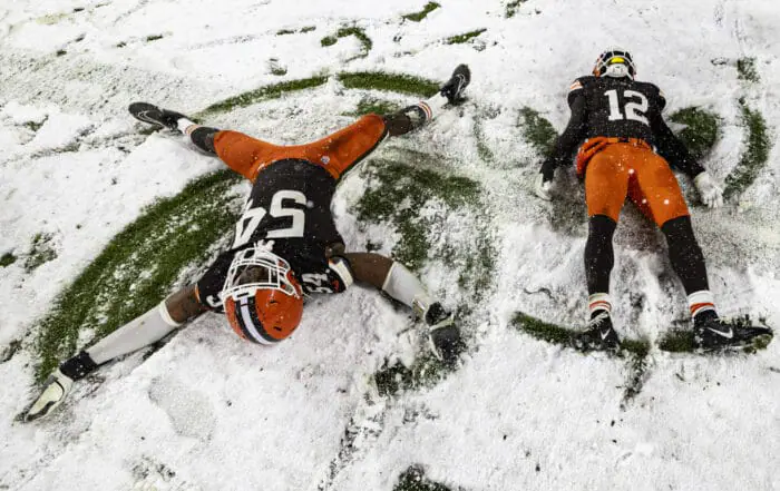 PHOTOS | A flurry of frozen photos highlight Thursday Night Football