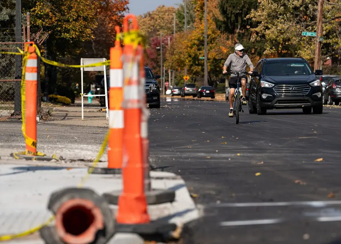 A cyclist travels southbound Oct. 29, 2024, along Pennsylvania Street, nearing at the intersection with 49th Street in Indianapolis. Credit: Jenna Watson/Mirror Indy