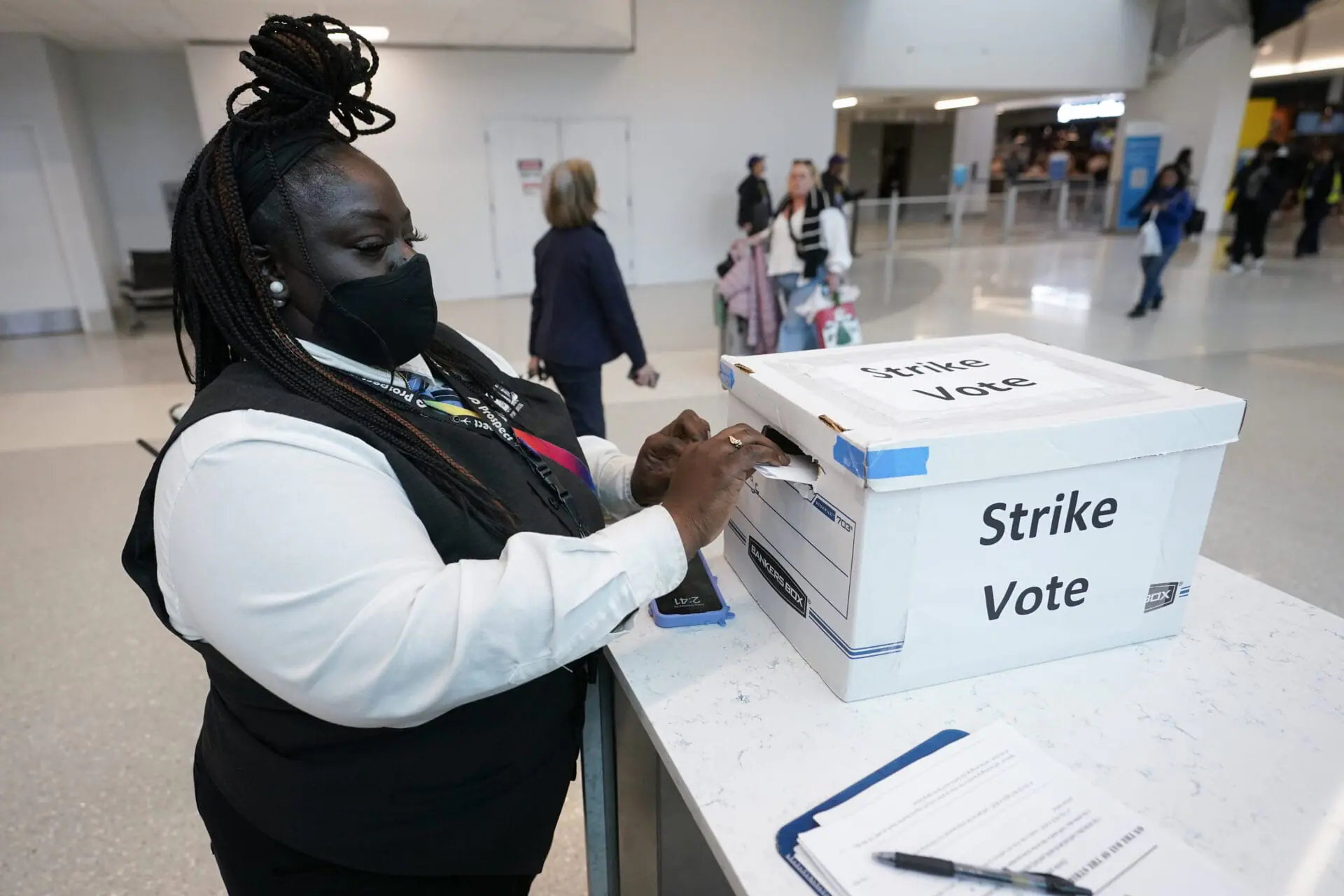 LaQuanda Harvey, a Prospect airport service worker, votes in favor of a strike at Charlotte Douglas International Airport, Friday, Nov. 22, 2024, in Charlotte, N.C. (AP Photo/Erik Verduzco)